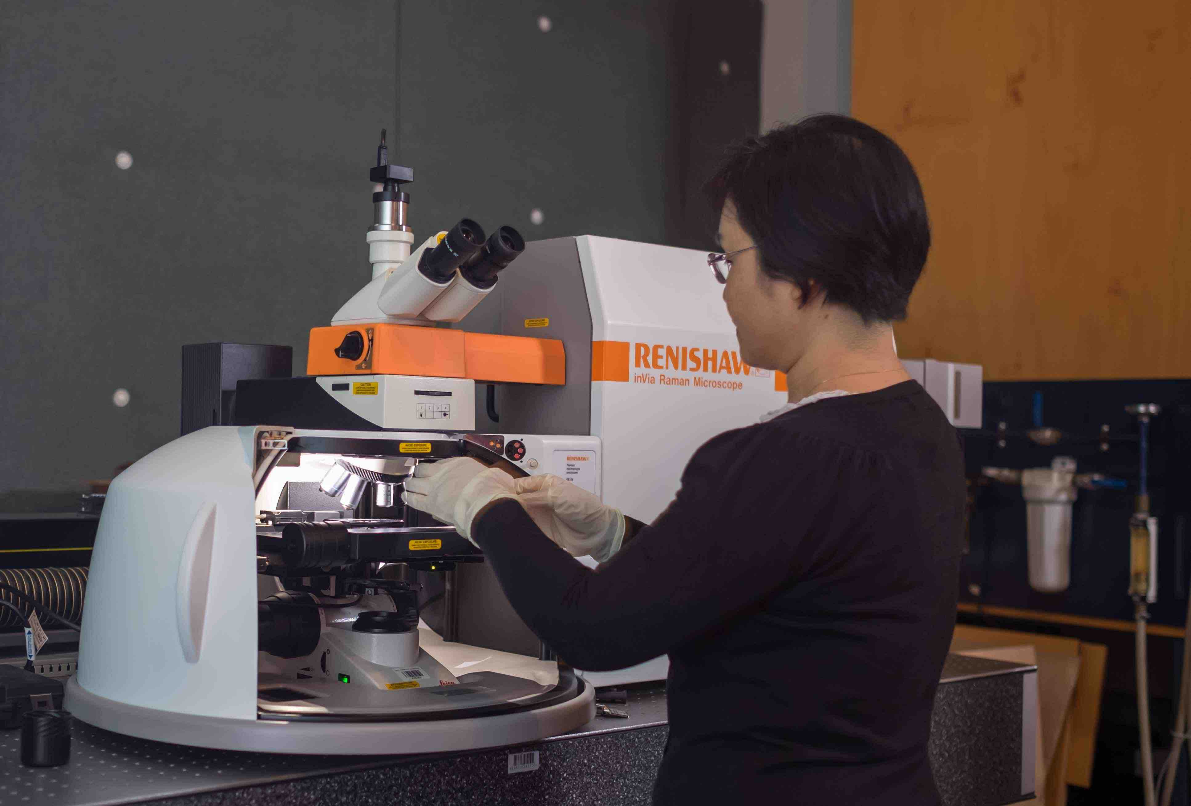 RENISHAW MICROSCOPE - Centre for Microscopy and Microanalysis - University of Queensland
